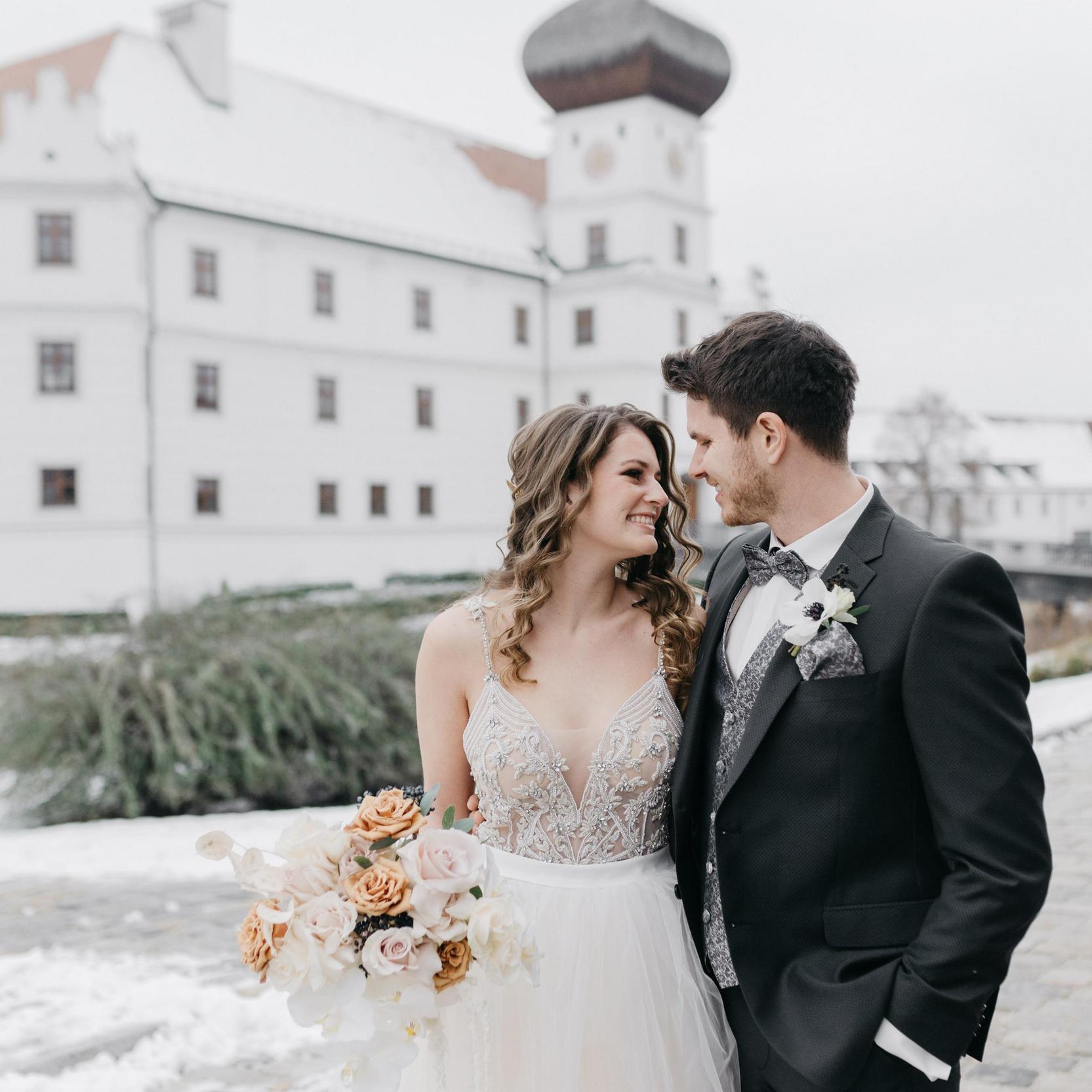 Brautpaar vor der Hochzeit im Schloss Hohenkammer