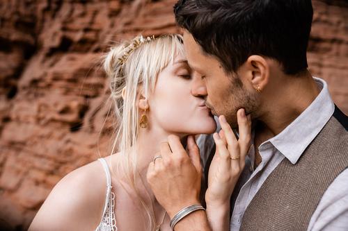 Hochzeitspaar verliebt