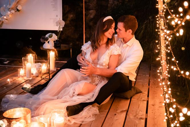 Hochzeitspaar romantisch Lichterketten 